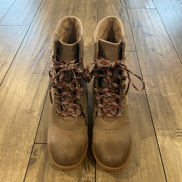 ‼️Not for sale‼️ Joan Arctic II wedge boots - Picture 2 of 6